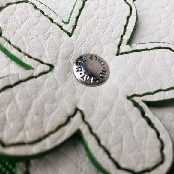 Tommy Hilfiger Round Flower Wristlet Mini Coin Purse - Picture 4 of 8